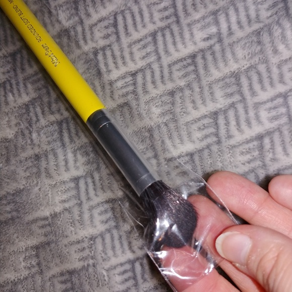 Makeup brush - Picture 1 of 3